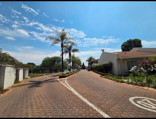 2 BEDROOM HOUSE FOR SALE IN LONEHILL